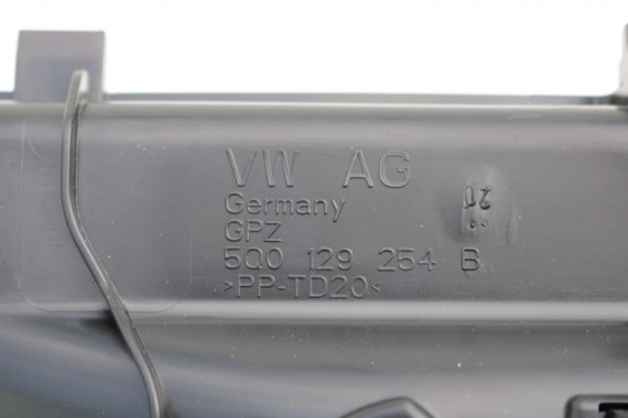 AUDI VW SEAT SKODA ŁAPAK WLOT POWIETRZA PASA 5Q0129254B 5Q0 129 254 B kierownica łapacz dolot kanał 5Q0129254J 5Q0129254A