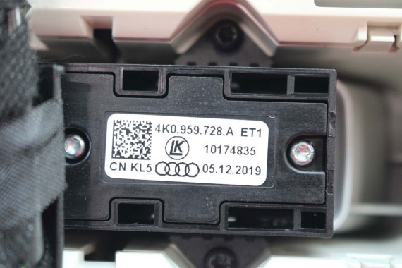 AUDI Q2 Q3 LAMPKA PODSUFITKI 81A947135T 81A 947 135 T oświetlenie kabiny ET1 srebrny 81A947135T F3 A1 82A 81A947135T 81A947135T