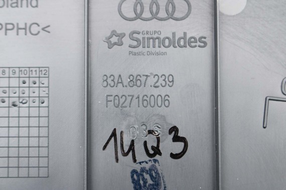 AUDI Q3 POSZYCIE SŁUPEK B 83A867239 83A867240 83A 867 239 240 dolne podłogi kolor szary SŁUPKA srebrny 83A867239 83A867240