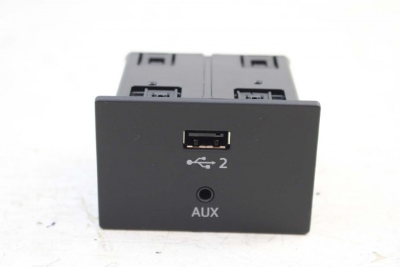 AUDI A3 Q2 GNIAZDO USB 8V0035708 8V0 035 708 PRZETWORNIK NAPIĘCIA USB PRZYŁĄCZE Podwójne gniazdo USB i AUX 8V0035708 8V 81A