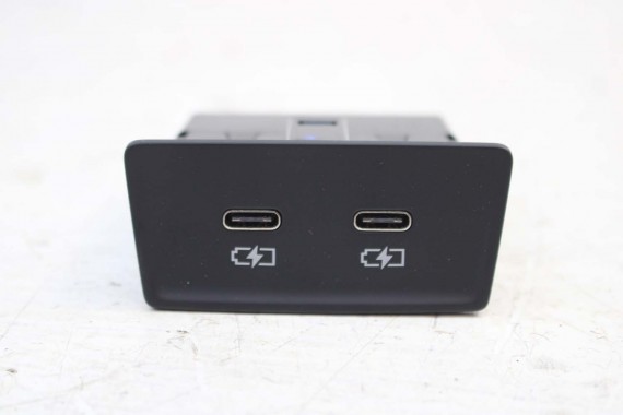 AUDI A1 A3 Q2 GNIAZDO USB 8Y0035954 8Y0 035 954 PRZETWORNIK NAPIĘCIA USB PRZYŁĄCZE Podwójne gniazdo 8Y0035954