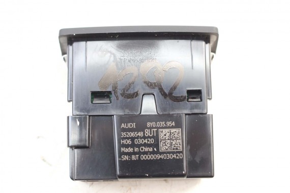 AUDI A1 A3 Q2 GNIAZDO USB 8Y0035954 8Y0 035 954 PRZETWORNIK NAPIĘCIA USB PRZYŁĄCZE Podwójne gniazdo 8Y0035954