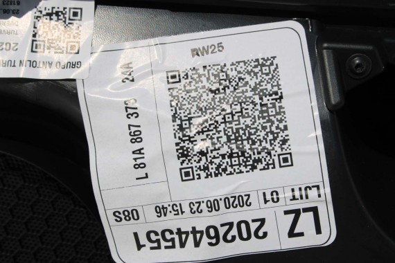 AUDI Q2 FOTELE KOMPLET FOTELI siedzeń siedzenia fotel tapicerka 81A skóra czarne kolor czarny kanapa siedzisko oparcie fotel