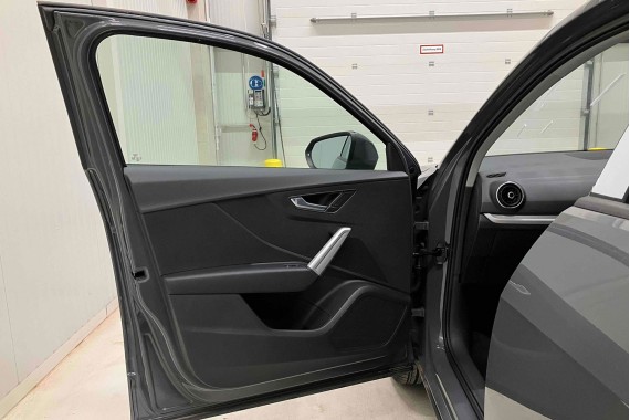 AUDI Q2 FOTELE KOMPLET FOTELI siedzeń siedzenia fotel tapicerka 81A skóra czarne kolor czarny kanapa siedzisko oparcie fotel