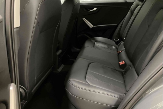 AUDI Q2 FOTELE KOMPLET FOTELI siedzeń siedzenia fotel tapicerka 81A skóra czarne kolor czarny kanapa siedzisko oparcie fotel
