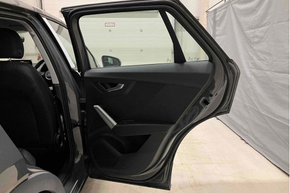 AUDI Q2 FOTELE KOMPLET FOTELI siedzeń siedzenia fotel tapicerka 81A skóra czarne kolor czarny kanapa siedzisko oparcie fotel