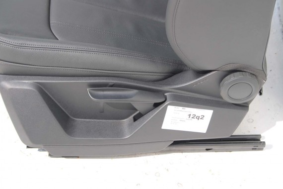 AUDI Q2 FOTELE KOMPLET FOTELI siedzeń siedzenia fotel tapicerka 81A skóra czarne kolor czarny kanapa siedzisko oparcie fotel