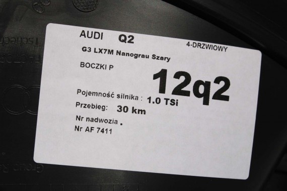AUDI Q2 FOTELE KOMPLET FOTELI siedzeń siedzenia fotel tapicerka 81A skóra czarne kolor czarny kanapa siedzisko oparcie fotel