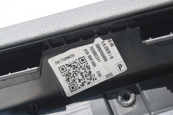 AUDI Q2 FOTELE KOMPLET FOTELI siedzeń siedzenia fotel tapicerka 81A skóra czarne kolor czarny kanapa siedzisko oparcie fotel