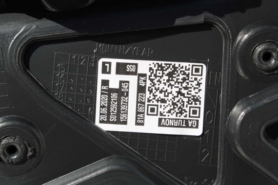 AUDI Q2 FOTELE KOMPLET FOTELI siedzeń siedzenia fotel tapicerka 81A skóra czarne kolor czarny kanapa siedzisko oparcie fotel