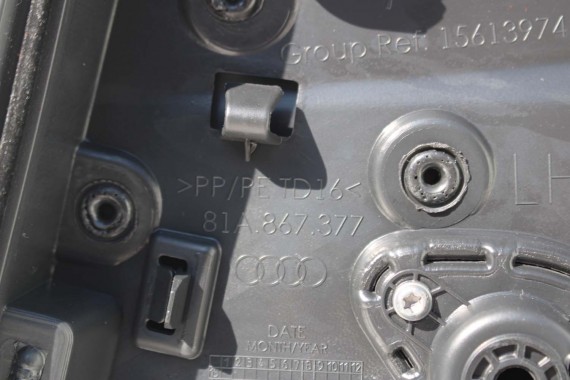 AUDI Q2 FOTELE KOMPLET FOTELI siedzeń siedzenia fotel tapicerka 81A skóra czarne kolor czarny kanapa siedzisko oparcie fotel