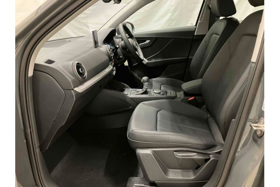 AUDI Q2 FOTELE KOMPLET FOTELI siedzeń siedzenia fotel tapicerka 81A skóra czarne kolor czarny kanapa siedzisko oparcie fotel