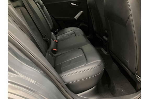 AUDI Q2 FOTELE KOMPLET FOTELI siedzeń siedzenia fotel tapicerka 81A skóra czarne kolor czarny kanapa siedzisko oparcie fotel