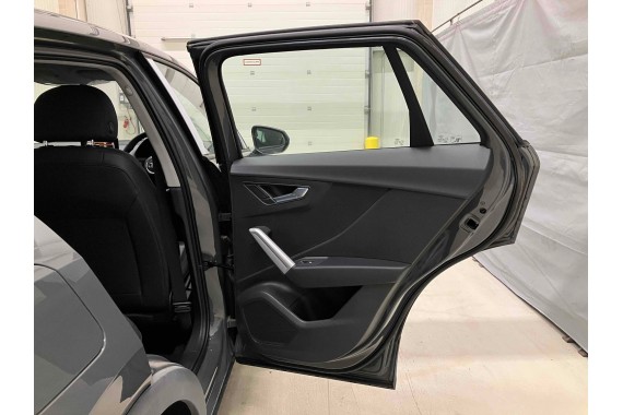 AUDI Q2 FOTELE KOMPLET FOTELI siedzeń siedzenia fotel tapicerka 81A skóra czarne kolor czarny kanapa siedzisko oparcie fotel