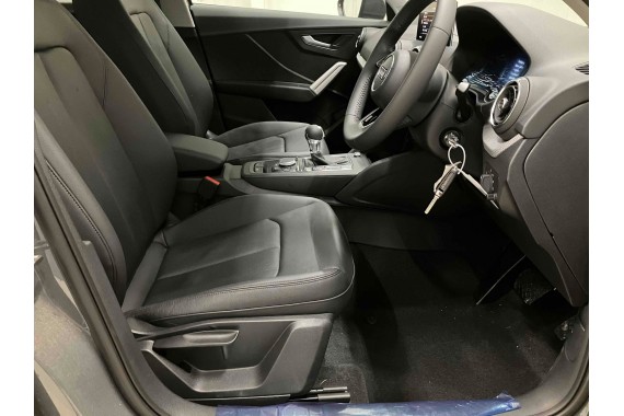 AUDI Q2 FOTELE KOMPLET FOTELI siedzeń siedzenia fotel tapicerka 81A skóra czarne kolor czarny kanapa siedzisko oparcie fotel