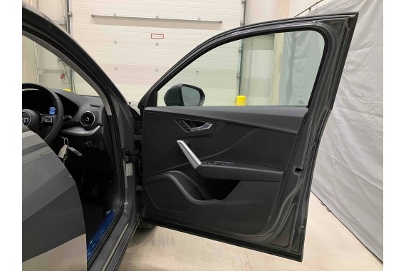 AUDI Q2 FOTELE KOMPLET FOTELI siedzeń siedzenia fotel tapicerka 81A skóra czarne kolor czarny kanapa siedzisko oparcie fotel