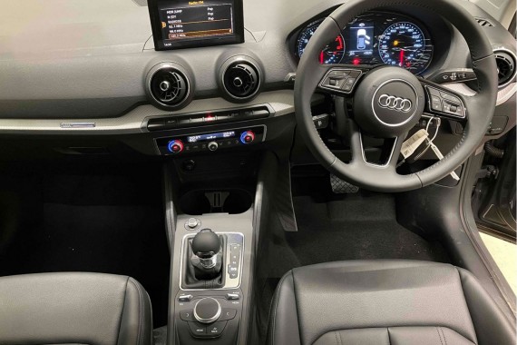 AUDI Q2 GAŁKA ZMIANY BIEGÓW + MIESZEK 81C713139 IBR - czarny (soul) 81C 713 139 81C713139 81C71313981C713139 81C713139 81C713139
