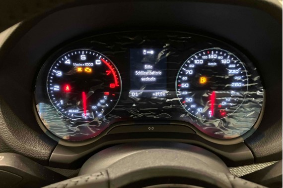 AUDI Q2 POSZYCIE SŁUPEK D 81A867767 81A867768 81A 867 767 dolne podłogi kolor SŁUPKA 81A867767 81A867768 81A867767 81A867767