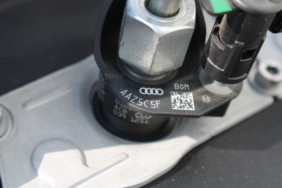 AUDI A8 UKŁAD PALIWOWY 4.2 TDi WTRYSKI 057130277AN + LISTWA 057130089Q 057130090AC 057130764AE + pompa 057130755AE silnik diesel