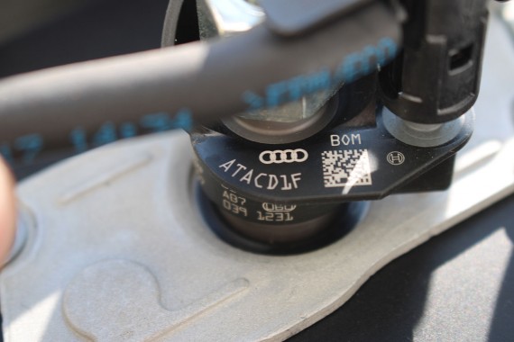 AUDI A8 UKŁAD PALIWOWY 4.2 TDi WTRYSKI 057130277AN + LISTWA 057130089Q 057130090AC 057130764AE + pompa 057130755AE silnik diesel