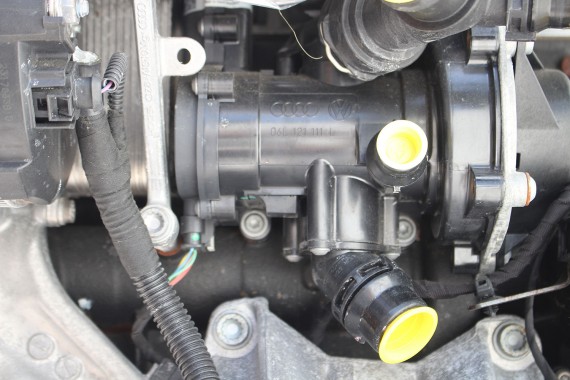 AUDI VW SEAT TERMOSTAT POMPA WODY 06L121111H 06L121012A 06L 121 111 H 06L 121 012 A REGULATOR PŁYNU POMPY 06L121111H 06L121111H