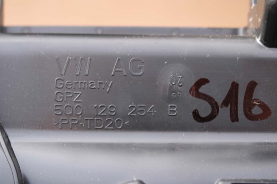 AUDI VW SEAT SKODA ŁAPAK WLOT POWIETRZA PASA 5Q0129254B 5Q0 129 254 B kierownica łapacz dolot kanał 5Q0129254J 5Q0129254A