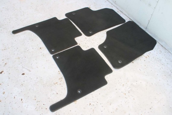 VW TOUAREG DYWANIKI WYCIERACZKI PODŁOGI 7L6862477J 7L6862478J 7L6862560K 7L6862559K QKX antracyt wykładziny 7L6863011J 7L6863011