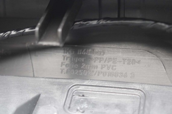 VW JETTA BOCZKI DRZWIOWE BOCZEK TAPICERKA 1K5 welur kolor antracyt 1K4867011 1K4867012 1K5867211 1K5867212 1K5867211 1K5867212