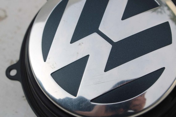 VW PASSAT B6 ZNACZEK 1K0827469C 1K0827469B 1K0827469C emblemat rączka otwierania TYŁ TYLNIA klapy klamka zamek 3C 1Q 1K0827469C
