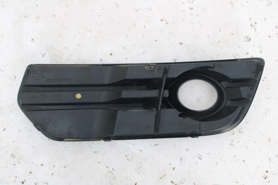 AUDI Q5 KRATKA ZDERZAKA 8R0807681A 8R0807682A kolor 01C czerń satynowa pod HALOGEN ACC wlotu powietrza  8R0807681A 8R0807682A 8R