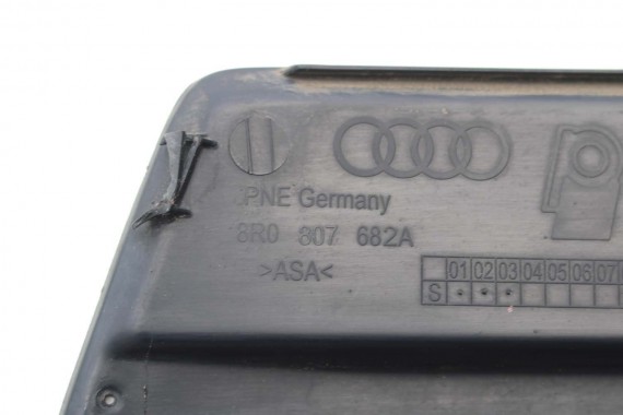 AUDI Q5 KRATKA ZDERZAKA 8R0807681A 8R0807682A kolor 01C czerń satynowa pod HALOGEN ACC wlotu powietrza  8R0807681A 8R0807682A 8R