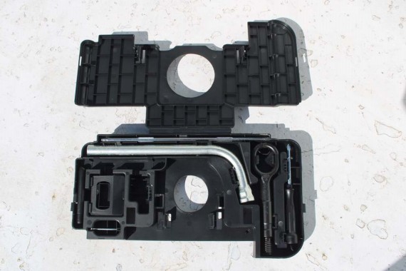 AUDI A5 SPORTBACK 8T8813685 KLUCZ DO KÓŁ + ETUI + ŚRUBOKRĘT + hak ucho 8K0805615 8N0012219 8Z0012255 Schowek z Narzędziami