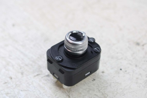 AUDI A4 A5 Q5 GAŁKA REGULACJI LUSTEREK 8K0959565E 8K0959855F 8K0 959 565 E STEROWANIA LUSTERKAMI PRZEŁĄCZNIK LUSTERKA 8K 8T 8F