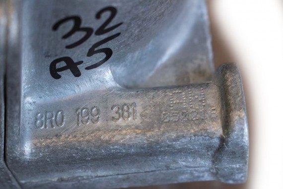 AUDI A4 A5 PODUSZKA ŁAPA SILNIKA 8R0199381AN 8R0199381B lewa prawa strona 2 sztuki 8R0 199 381 AN 8R0 199 381 B  8R0199381AJ 8K