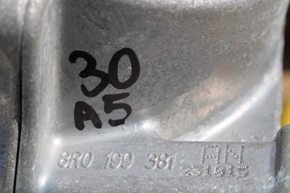 AUDI A4 A5 PODUSZKA ŁAPA SILNIKA 8R0199381AN 8R0199381B lewa prawa strona 2 sztuki 8R0 199 381 AN 8R0 199 381 B  8R0199381AJ 8K