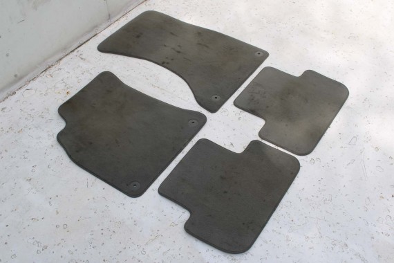 AUDI A4 DYWANIKI WYCIERACZKI PODŁOGI 8K1863691B 8K1 863 691 B 8K 8K0864450 8K1863691B 8K1863691F 8K1863691H Kolor: 4DP szary