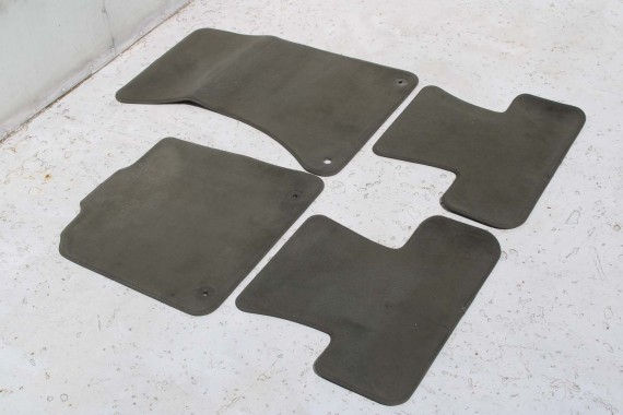 AUDI Q5 DYWANIKI WYCIERACZKI PODŁOGI 8R1863691 8R1 863 691 8R kolor JN0 beż DYWANIKÓW 8R1863691 8R0864450 8R1863691B 8R1863691D