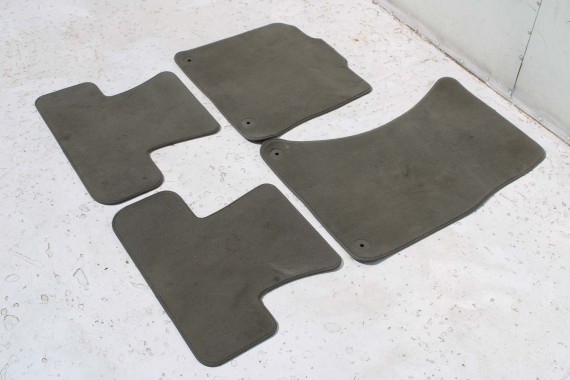 AUDI Q5 DYWANIKI WYCIERACZKI PODŁOGI 8R1863691 8R1 863 691 8R kolor JN0 beż DYWANIKÓW 8R1863691 8R0864450 8R1863691B 8R1863691D