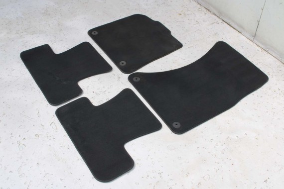 AUDI Q5 DYWANIKI WYCIERACZKI PODŁOGI 8R1863691 8R1 863 691 8R kolor 9AM czarny 8R1863691 8R1863691 8R1863691 8R0864450 8R1863691