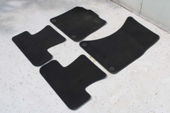 AUDI Q5 DYWANIKI WYCIERACZKI PODŁOGI 8R1863691 8R1 863 691 8R kolor 9AM czarny 8R1863691 8R1863691 8R1863691 8R0864450 8R1863691