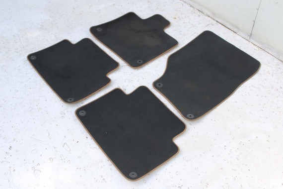 AUDI Q7 DYWANIKI WYCIERACZKI PODŁOGI 4L1863691 4L0864450 4L1863691 czerń / brąz dywaników 4L0864450 4L1 863 691 C 4L1863691C 4L