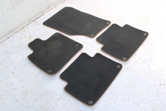 AUDI Q7 DYWANIKI WYCIERACZKI PODŁOGI 4L1863691 4L0864450 4L1863691 czerń / brąz dywaników 4L0864450 4L1 863 691 C 4L1863691C 4L