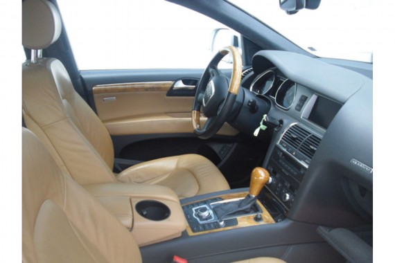 AUDI Q7 DYWANIKI WYCIERACZKI PODŁOGI 4L1863691 4L0864450 4L1863691 czerń / brąz dywaników 4L0864450 4L1 863 691 C 4L1863691C 4L