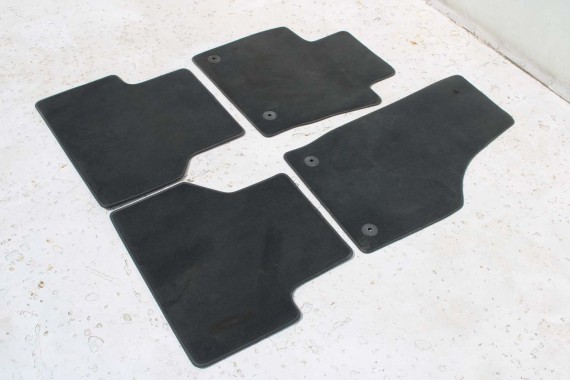 AUDI Q3 DYWANIKI WYCIERACZKI PODŁOGI 8U1863691 8U0864450 8U0863723 8U1863691 8U1863714 8U1863691C 8U1863713 8U1863714 8U1863691
