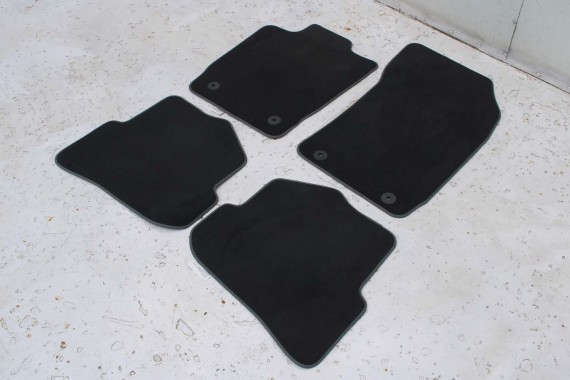 AUDI A1 DYWANIKI PODŁOGI WYCIERACZKI 8X1863691A 8X1 863 691 A MOY 8X1863691 8X0864450 8X0863724 8X1863691A 8X1863713 8X1863714