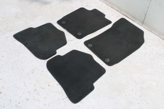 AUDI A1 DYWANIKI PODŁOGI WYCIERACZKI 8X1863691A 8X1 863 691 A 9AM 8X1863691 8X0864450 8X0863724 8X1863691A 8X1863713 8X1863714