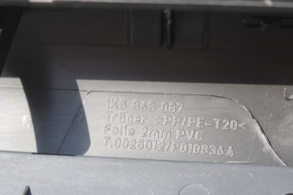 VW JETTA BOCZKI DRZWIOWE BOCZEK TAPICERKA 1K5 welur kolor antracyt 1K4867011 1K4867012 1K5867211 1K5867212 1K5867211 1K5867212