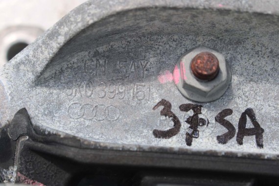 AUDI A4 A5 Q5 ŁAPA SKRZYNI 8K0399115S 8K0 399 115 S część dolna 8K  8T, 8R poduszka podpora 8K0399151 loże wspornik podpora