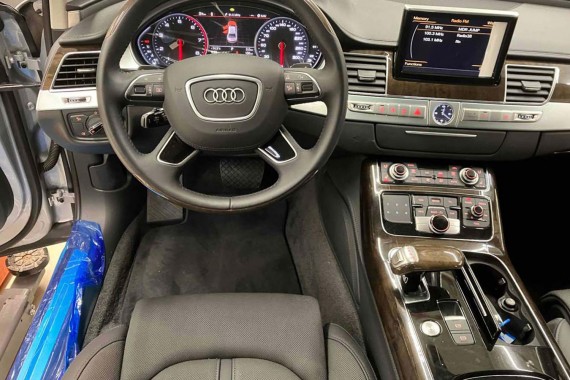AUDI A8 LONG FOTELE KOMPLET...