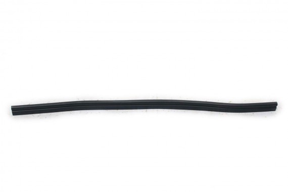 VW ID4 USZCZELKA MASKI...